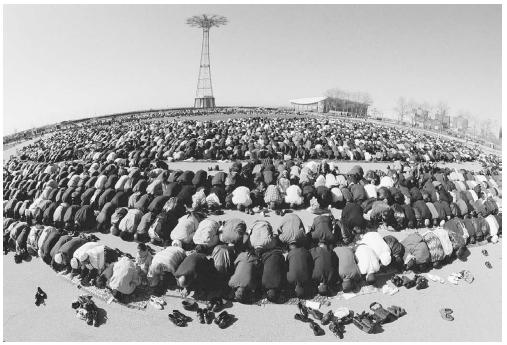Muslims pray in the direction of Mecca during an Islamic holiday at Coney Island, New York. (AP/WIDE WORLD PHOTOS)