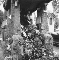 Grave of Allen Kardec. (DR. ELMAR R. GRUBER/FORTEAN  PICTURE LIBRARY)