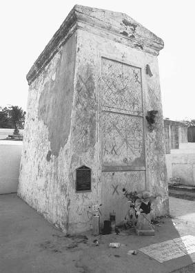 Tomb of Voodoo Queen Marie Laveau I (1783–1881). (CORBIS CORPORATION)